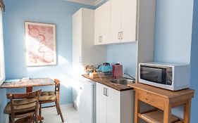 Cosy, Historical & Affordable One Bedroom Apartment, 5Kms From Castlemaine, 2 Kms From The Calder